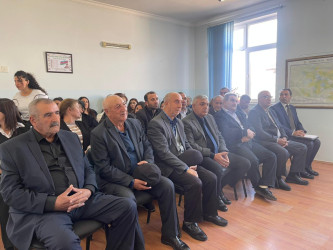 Kəlbəcər rayon İcra Hakimiyyətinin başçısı Azər Qocayev Xəzər rayonu ərazisində fəaliyyət göstərən  Kəlbəcər rayon 14 nömrəli tam orta məktəbin inzibati  binasında həmin ərazidə yaşayan vətəndaşlar üçün səyyar-görüş qəbulunu keçirib.