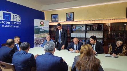 “Şəhərsalma və Memarlıq İli” çərçivəsində “Şəhərsalma və memarlıq: Kəlbəcərin müasir inkişafı və milli memarlıq ənənələri” mövzusunda dəyirmi masa keçirilib