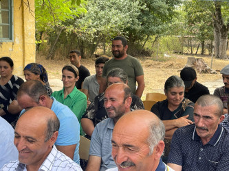 Kəlbəcər rayon İcra Hakimiyyətinin başçısı Azər Qocayev Ağsu rayonu, Hinqar kəndində və onun ətrafında müvəqqəti  yaşayan vətəndaşlar üçün səyyar-görüş qəbulunu keçirib.