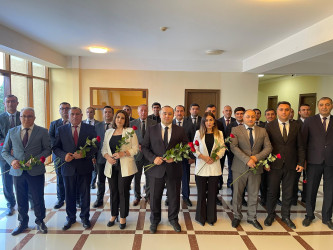 Kəlbəcər rayon İcra Hakimiyyətinin inzibati binasında “23 iyun-Dövlət Qulluqçularının Peşə Bayramı Günü” qeyd edilib.