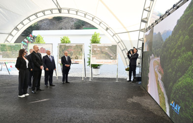 Prezident İlham Əliyev və birinci xanım Mehriban Əliyeva Toğanalı-Kəlbəcər-İstisu avtomobil yolunda görülən işlərlə tanış olublar.