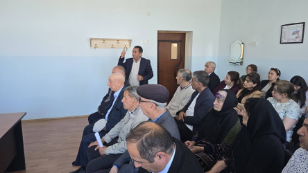 Kəlbəcər rayon İcra Hakimiyyətinin başçısı Azər Qocayev, Səfərbərlik və Hərbi Xidmətə Çağırış üzrə Dövlət Xidmətinin Kəlbəcər rayon şöbəsinin rəis polkovnik Zöhrab Camalovla birlikdə Bakı şəhəri, Xəzər rayonu, Mərdəkan qəsəbəsi, Kəlbəcər rayon 14 nömrəli tam orta məktəbinin inzibati binasında  həmin ərazidə yaşayan vətəndaşlar üçün səyyar-görüş qəbulunu keçirib.