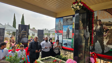 27 sentyabr “Anım Günü” ilə əlaqədar Vətən müharibəsi şəhidi  leytenant Orucov Nemət Əkbər  oğlunun məzarı ziyarət edilib.