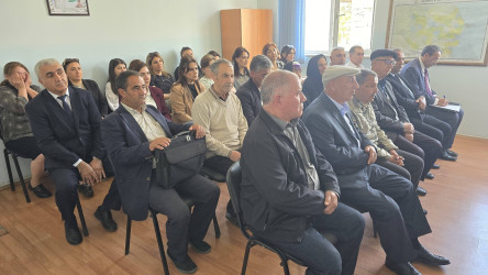 Kəlbəcər rayon İcra Hakimiyyətinin başçısı Azər Qocayev, Səfərbərlik və Hərbi Xidmətə Çağırış üzrə Dövlət Xidmətinin Kəlbəcər rayon şöbəsinin rəis polkovnik Zöhrab Camalovla birlikdə Bakı şəhəri, Xəzər rayonu, Mərdəkan qəsəbəsi, Kəlbəcər rayon 14 nömrəli tam orta məktəbinin inzibati binasında  həmin ərazidə yaşayan vətəndaşlar üçün səyyar-görüş qəbulunu keçirib.