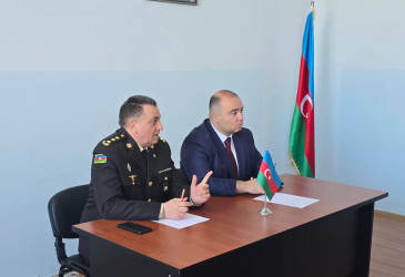 Kəlbəcər rayon İcra Hakimiyyətinin başçısı Azər Qocayev, Səfərbərlik və Hərbi Xidmətə Çağırış üzrə Dövlət Xidmətinin Kəlbəcər rayon şöbəsinin rəis polkovnik Zöhrab Camalovla birlikdə Bakı şəhəri, Xəzər rayonu, Mərdəkan qəsəbəsi, Kəlbəcər rayon 14 nömrəli tam orta məktəbinin inzibati binasında  həmin ərazidə yaşayan vətəndaşlar üçün səyyar-görüş qəbulunu keçirib.