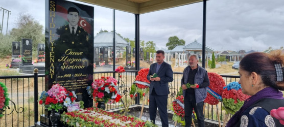 2022-ci ilin sentyabr ayının 12-də Laçın rayonunun Qaragöl ərazisində xidməti vəzifələrini yerinə yetirərkən Erməni Silahlı Birləşmələrinin törətdiyi təxribatın qarşısını alarkən qəhrəmancasına şəhid olmuş leytinant Şirinov Ömər Muğan oğlunun məzarı ziyarət edilib.
