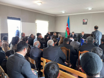 Kəlbəcər rayon İcra Hakimiyyətinin başçısı Azər Qocayev, Kəlbəcər rayon Prokuroru İlkin İsmayılov  Bərdə rayonu, Ağac Emalı Zavodunun ərazisi, Kəlbəcər rayon 41 nömrəli ümumi orta məktəbin inzibati binasında həmin ərazidə yaşayan vətəndaşlar üçün səyyar-görüş qəbulunu keçirib.