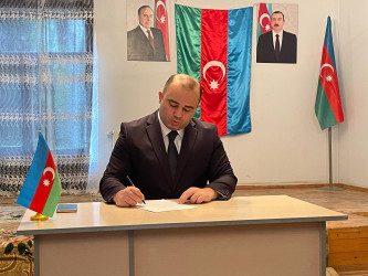 Kəlbəcər rayon İcra Hakimiyyətinin başçısı Azər Qocayev Qax rayonu, Almalı kəndində  həmin ərazidə yaşayan vətəndaşlar üçün səyyar-görüş qəbulunu keçirib.