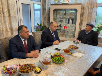 Kəlbəcər Rayon İcra Hakimiyyətinin başçısı Azər Qocayev 9 May – Faşizm üzərində Qələbə Günü ərəfəsində  şəhid Abdullayev Həsən Aydın oğlunun ailəsini ziyarət edib.
