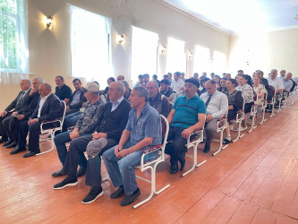 Kəlbəcər rayon İcra Hakimiyyətinin başçısı Azər Qocayev Göygöl rayonu, Çaykənd kəndində yaşayan vətəndaşlar üçün  qəbul keçirib.