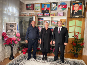 Kəlbəcər rayon İcra Hakimiyyətinin başçısı Azər Qocayev şəhid Mönsümzadə Orxan Səfiyar oğlunun ailəsini ziyarət edib.