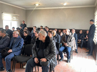 Kəlbəcər rayon İcra Hakimiyyətinin başçısı Azər Qocayev, Kəlbəcər rayon Prokuroru İlkin İsmayılov  Bərdə rayonu, Ağac Emalı Zavodunun ərazisi, Kəlbəcər rayon 41 nömrəli ümumi orta məktəbin inzibati binasında həmin ərazidə yaşayan vətəndaşlar üçün səyyar-görüş qəbulunu keçirib.