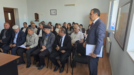 Kəlbəcər rayon İcra Hakimiyyətinin başçısı Azər Qocayev, Səfərbərlik və Hərbi Xidmətə Çağırış üzrə Dövlət Xidmətinin Kəlbəcər rayon şöbəsinin rəis polkovnik Zöhrab Camalovla birlikdə Bakı şəhəri, Xəzər rayonu, Mərdəkan qəsəbəsi, Kəlbəcər rayon 14 nömrəli tam orta məktəbinin inzibati binasında  həmin ərazidə yaşayan vətəndaşlar üçün səyyar-görüş qəbulunu keçirib.