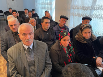 Kəlbəcər rayon İcra Hakimiyyətinin başçısı Azər Qocayev Qax rayonu, Almalı kəndində  həmin ərazidə yaşayan vətəndaşlar üçün səyyar-görüş qəbulunu keçirib.