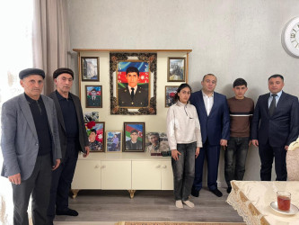 Kəlbəcər rayon İcra Hakimiyyətinin başçısı Azər Qocayev şəhid Musayev Vüsal Eldar oğlunun ailəsini ziyarət edib.