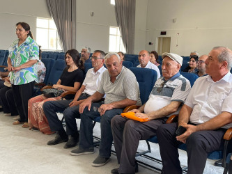 Kəlbəcər rayon İcra Hakimiyyətinin başçısı Azər Qocayev Abşeron rayonu, Mehdiabad qəsəbəsi, Kəlbəcər rayon 13 nömrəlitam orta məktəbin inzibati binasında həmin ərazidə yaşayan vətəndaşlar üçün səyyar-görüş qəbulunu keçirib.