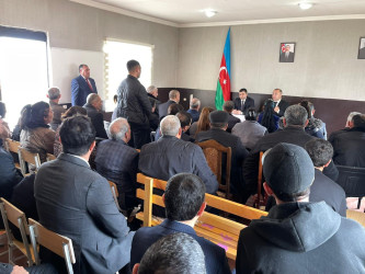 Kəlbəcər rayon İcra Hakimiyyətinin başçısı Azər Qocayev, Kəlbəcər rayon Prokuroru İlkin İsmayılov  Bərdə rayonu, Ağac Emalı Zavodunun ərazisi, Kəlbəcər rayon 41 nömrəli ümumi orta məktəbin inzibati binasında həmin ərazidə yaşayan vətəndaşlar üçün səyyar-görüş qəbulunu keçirib.