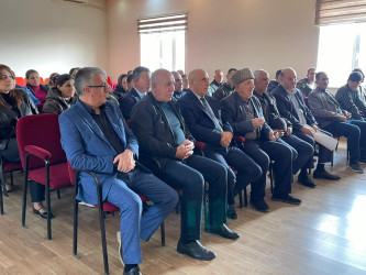 Kəlbəcər rayon İcra Hakimiyyətinin başçısı Azər Qocayev Sumqayıt şəhərində müvəqqəti fəaliyyət göstərən Qubadlı rayon Çaytumas tam orta məktəbin inzibati  binasında həmin ərazidə yaşayan vətəndaşlar üçün səyyar-görüş qəbulunu keçirib.