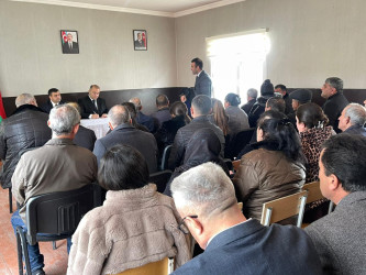 Kəlbəcər rayon İcra Hakimiyyətinin başçısı Azər Qocayev, Kəlbəcər rayon Prokuroru İlkin İsmayılov  Bərdə rayonu, Ağac Emalı Zavodunun ərazisi, Kəlbəcər rayon 41 nömrəli ümumi orta məktəbin inzibati binasında həmin ərazidə yaşayan vətəndaşlar üçün səyyar-görüş qəbulunu keçirib.