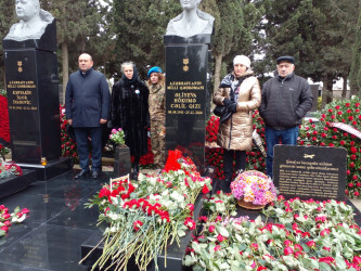 Kəlbəcər rayon İcra Hakimiyyəti başçısının birinici müavini Eldəniz Mehtiyev AZAL-a məxsus sərnişin təyyarəsinin faciəli şəkildə qəzaya uğramasın birinci ildönümündə, faciə nəticəsində həyatını itirmiş Azərbaycanın Milli Qəhrəmanı Hökümə Əliyevanın məzarını ziyarət edib.