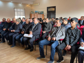 Kəlbəcər rayon İcra Hakimiyyətinin başçısı Azər Qocayev Sumqayıt şəhərində müvəqqəti fəaliyyət göstərən Qubadlı rayon Çaytumas tam orta məktəbin inzibati  binasında həmin ərazidə yaşayan vətəndaşlar üçün səyyar-görüş qəbulunu keçirib.