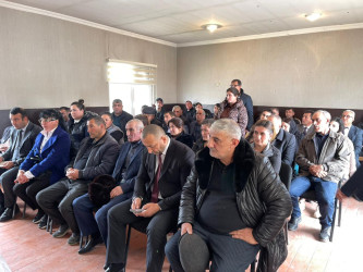 Kəlbəcər rayon İcra Hakimiyyətinin başçısı Azər Qocayev, Kəlbəcər rayon Prokuroru İlkin İsmayılov  Bərdə rayonu, Ağac Emalı Zavodunun ərazisi, Kəlbəcər rayon 41 nömrəli ümumi orta məktəbin inzibati binasında həmin ərazidə yaşayan vətəndaşlar üçün səyyar-görüş qəbulunu keçirib.