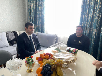 Kəlbəcər rayon İcra Hakimiyyətinin başçısı Azər Qocayev şəhid Həsənli Zərimxan Rafiq oğlunun ailəsini ziyarət edib.