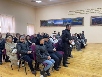 Kəlbəcər rayon İcra Hakimiyyətinin başçısı Azər Qocayev Sabunçu rayonu, Kürdəxanı qəsəbəsi ərazisində yerləşən  Kəlbəcər rayon 6 nömrəli körpələr evi-uşaq bağçasının inzibati  binasında həmin ərazidə yaşayan vətəndaşlar üçün səyyar-görüş qəbulunu keçirib.