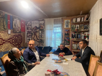 Kəlbəcər rayon İcra Hakimiyyətinin başçısı Azər Qocayev şəhid Abdullayev Şəhriyar Kamil oğlunun ailəsini ziyarət edilib.