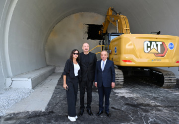 Prezident İlham Əliyev və birinci xanım Mehriban Əliyeva Toğanalı-Kəlbəcər-İstisu avtomobil yolunda görülən işlərlə tanış olublar.