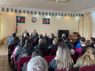 Kəlbəcər rayon İcra Hakimiyyətinin başçısı Azər Qocayev Sumqayıt şəhərində müvəqqəti fəaliyyət göstərən Qubadlı rayon Çaytumas tam orta məktəbin inzibati  binasında həmin ərazidə yaşayan vətəndaşlar üçün səyyar-görüş qəbulunu keçirib.