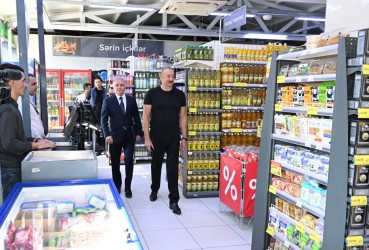 Avqustun 21-də Azərbaycan Respublikasının Prezidenti İlham Əliyev “Balland – Kəlbəcər balı, arı və arıçılıq məhsulları mağazası”nın açılışında iştirak edib.