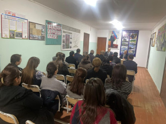 Kəlbəcər rayon İcra Hakimiyyətinin başçısı Azər Qocayev Binəqədi rayonunda müvəqqəti  fəaliyyət göstərən Kəlbəcər rayon 18 nömrəli tam orta məktəbin   inzibati  binasında həmin ərazidə yaşayan vətəndaşlar üçün səyyar-görüş qəbulunu keçirib.