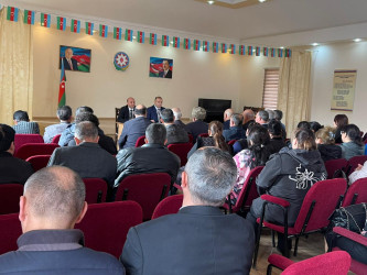 Kəlbəcər rayon İcra Hakimiyyətinin başçısı Azər Qocayev Sumqayıt şəhərində müvəqqəti fəaliyyət göstərən Qubadlı rayon Çaytumas tam orta məktəbin inzibati  binasında həmin ərazidə yaşayan vətəndaşlar üçün səyyar-görüş qəbulunu keçirib.