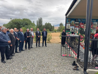 2022-ci ilin sentyabr ayının 12-də Laçın rayonunun Qaragöl ərazisində xidməti vəzifələrini yerinə yetirərkən Erməni Silahlı Birləşmələrinin törətdiyi təxribatın qarşısını alarkən qəhrəmancasına şəhid olmuş leytinant Şirinov Ömər Muğan oğlunun məzarı ziyarət edilib.