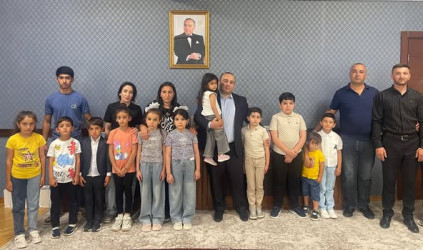 Kəlbəcər rayon İcra Hakimiyyətinin başçısı Azər Qocayev “1 iyun-Uşaqların Beynəlxalq Müdafiəsi Günü”nü şəhid  və qazi övladları ilə birgə qeyd edib.