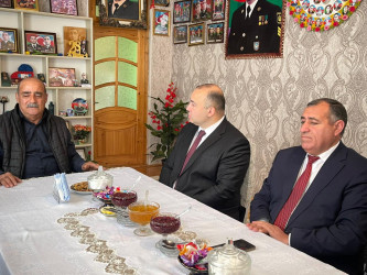 Kəlbəcər rayon İcra Hakimiyyətinin başçısı Azər Qocayev şəhid Mönsümzadə Orxan Səfiyar oğlunun ailəsini ziyarət edib.