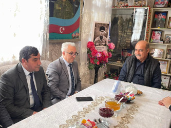 Kəlbəcər rayon İcra Hakimiyyətinin başçısı Azər Qocayev şəhid Mönsümzadə Orxan Səfiyar oğlunun ailəsini ziyarət edib.