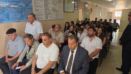 Kəlbəcər rayon İcra Hakimiyyətinin başçısı Azər Qocayev Bakı şəhəri, Xəzər rayonu, Binə qəsəbəsi, Bakı şəhər 347 nömrəli tam ümumtəhsil məktəbinin inzibati binasında həmin ərazidə yaşayan vətəndaşlar üçün səyyar-görüş qəbulunu keçirib.