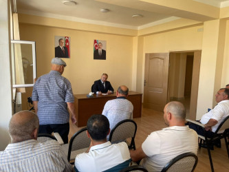 Kəlbəcər Rayon İcra Hakimiyyətinin başçısı Azər Qocayev  Kürdəmir rayonunda Qaçqınların və  Məcburi Köçkünlərin İşləri üzrə Dövlət Komitəsinin Mənzil İstismar Departamentinin Kürdəmir, Ucar və Göyçay rayonları üzrə Mənzil Kommunal İstismar Sahəsinin  inzibati binasında həmin ərazidə yaşayan sakinlərlə səyyar  görüş  qəbulu  keçirib.