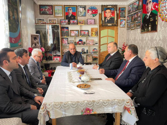 Kəlbəcər rayon İcra Hakimiyyətinin başçısı Azər Qocayev şəhid Mönsümzadə Orxan Səfiyar oğlunun ailəsini ziyarət edib.