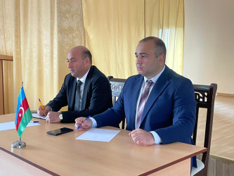 Kəlbəcər rayon İcra Hakimiyyətinin başçısı Azər Qocayev Sumqayıt şəhərində müvəqqəti fəaliyyət göstərən Qubadlı rayon Çaytumas tam orta məktəbin inzibati  binasında həmin ərazidə yaşayan vətəndaşlar üçün səyyar-görüş qəbulunu keçirib.