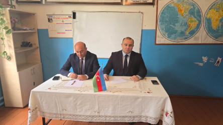 Kəlbəcər rayon İcra Hakimiyyətinin başçısı Azər Qocayev Abşeron rayonu ərazisində  müvəqqəti  fəaliyyət göstərən Kəlbəcər rayon 20 nömrəli tam orta məktəbin   inzibati binasında rayon sakinləri üçün səyyar-görüş qəbulunu keçirib.