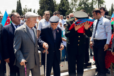 Birinci Qarabağ müharibəsində itkin düşən  Gəncə  Şəhidlər xiyabanında 31 il əvvəl naməlum şəhid kimi dəfn edilmiş, kimliyi bir qədər əvvəl müəyyənləşdirilən Məmmədov Hafiz Qədim oğlunun məzarı abadlaşdırılıb.