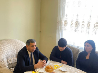 Kəlbəcər rayon İcra Hakimiyyətinin başçısı Azər Qocayev şəhid Qabilov İsmayıl Əli oğlunun ailəsini ziyarət edib.