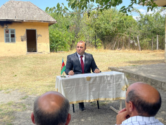 Kəlbəcər rayon İcra Hakimiyyətinin başçısı Azər Qocayev Ağsu rayonu, Hinqar kəndində və onun ətrafında müvəqqəti  yaşayan vətəndaşlar üçün səyyar-görüş qəbulunu keçirib.