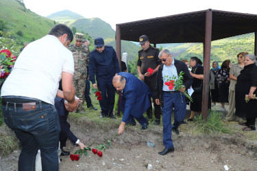 Kəlbəcər Rayon İcra Hakimiyyətinin başçısı Azər Qocayev, şəhid Babayeva Mədinə Rəhim qızının , Kəlbəcər rayonunda dəfin mərasimində iştirak edib.
