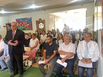 Kəlbəcər rayon İcra Hakimiyyətinin başçısı Azər Qocayev Abşeron rayonu, Masazır kəndi,  7 nömrəli tam orta məktəbin inzibati binasında həmin ərazidə yaşayan vətəndaşlar üçün qəbul keçirib.