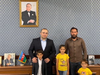 Kəlbəcər rayon İcra Hakimiyyətinin başçısı Azər Qocayev “1 iyun-Uşaqların Beynəlxalq Müdafiəsi Günü”nü şəhid  və qazi övladları ilə birgə qeyd edib.