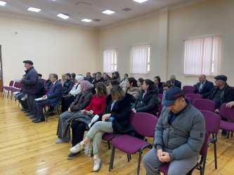 Kəlbəcər rayon İcra Hakimiyyətinin başçısı Azər Qocayev Sabunçu rayonu, Kürdəxanı qəsəbəsi ərazisində yerləşən  Kəlbəcər rayon 6 nömrəli körpələr evi-uşaq bağçasının inzibati  binasında həmin ərazidə yaşayan vətəndaşlar üçün səyyar-görüş qəbulunu keçirib.